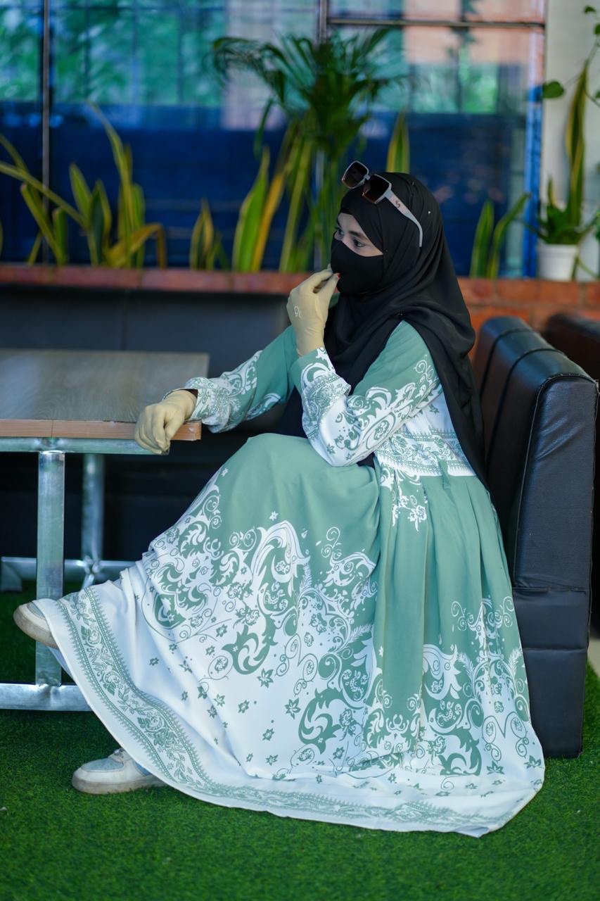 Gown 003 - Image 4