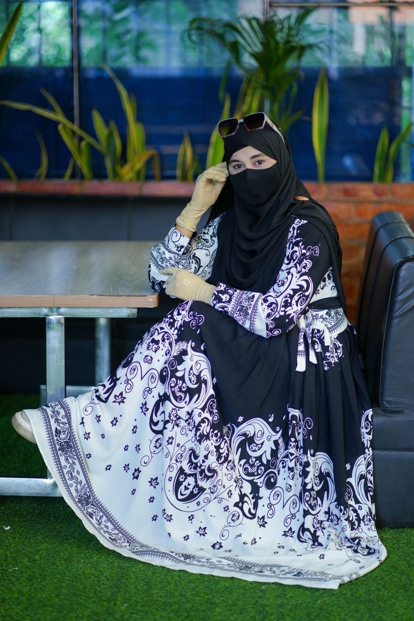 Gown 002 - Image 2
